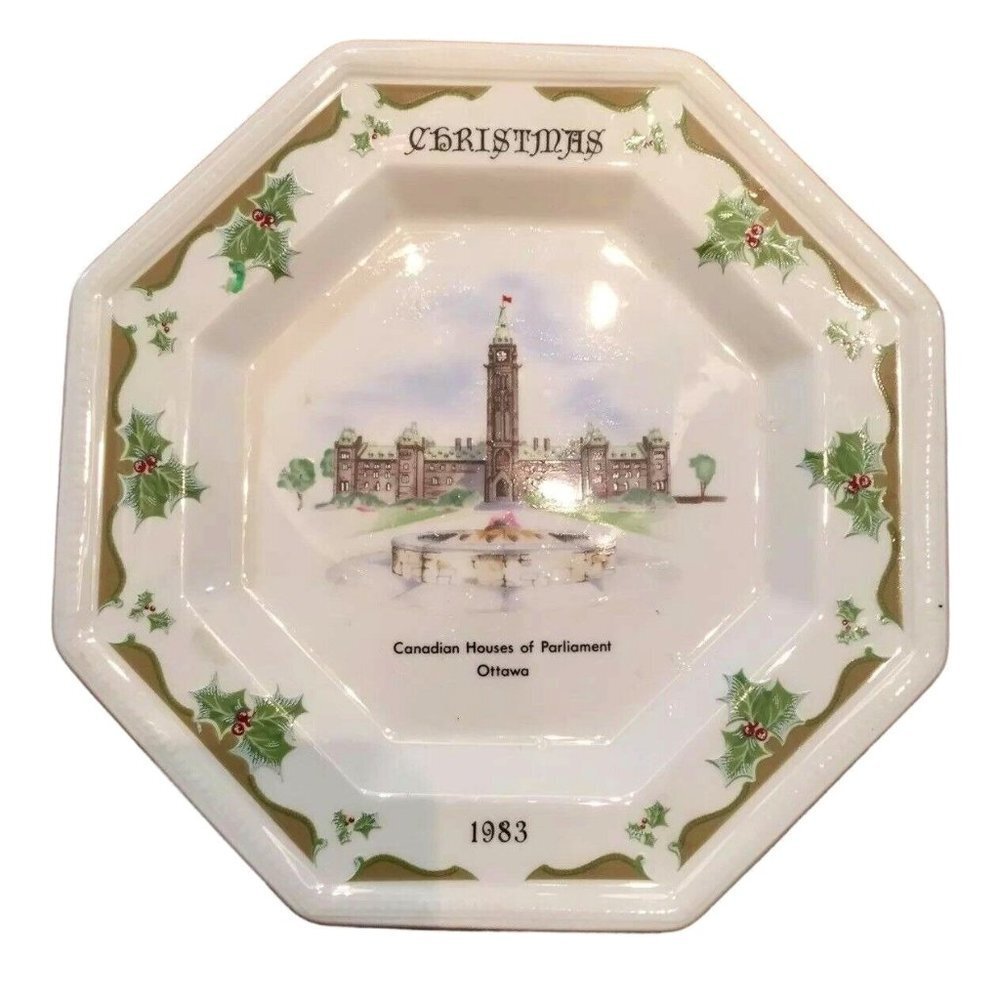 VTG Johnson Bros Christmas‎ Plate 1983 Canadian Houses Of Parliament Ottawa 7.5"